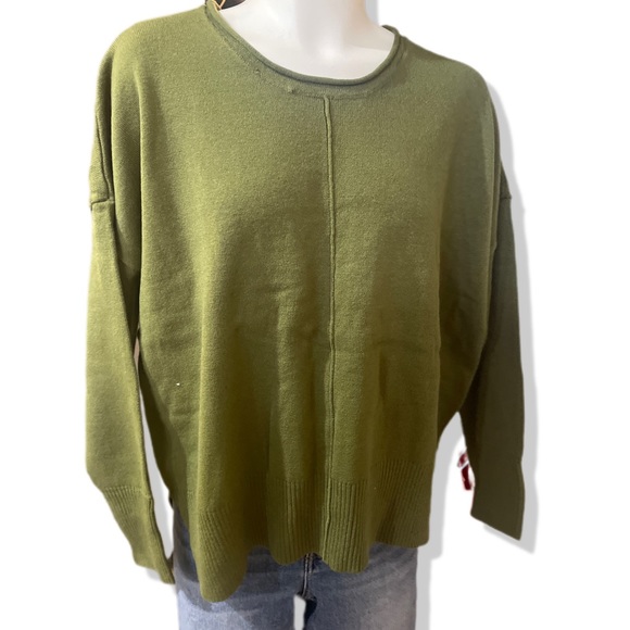 Front seam, side split sweater. - Picture 6 of 8